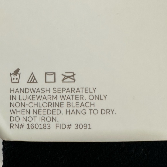 NWT Warner’s blissful benefits black seamless leggings size S/M - Picture 4 of 4